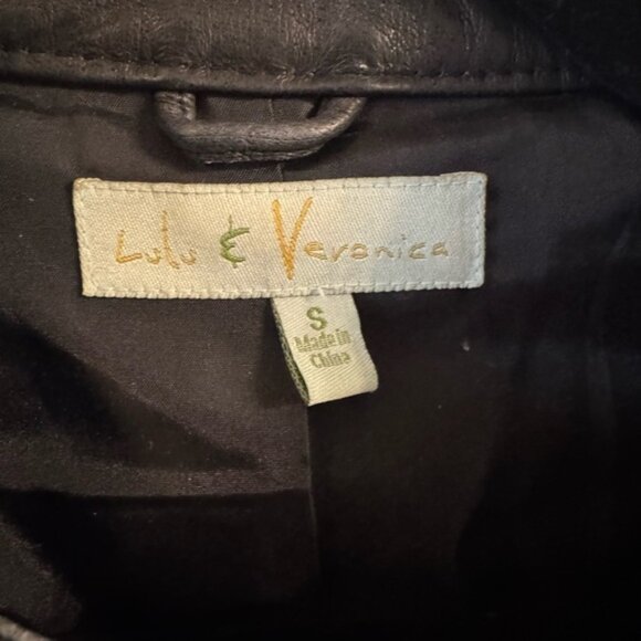 Stylish Leather Jacket in Black - Picture 2 of 4